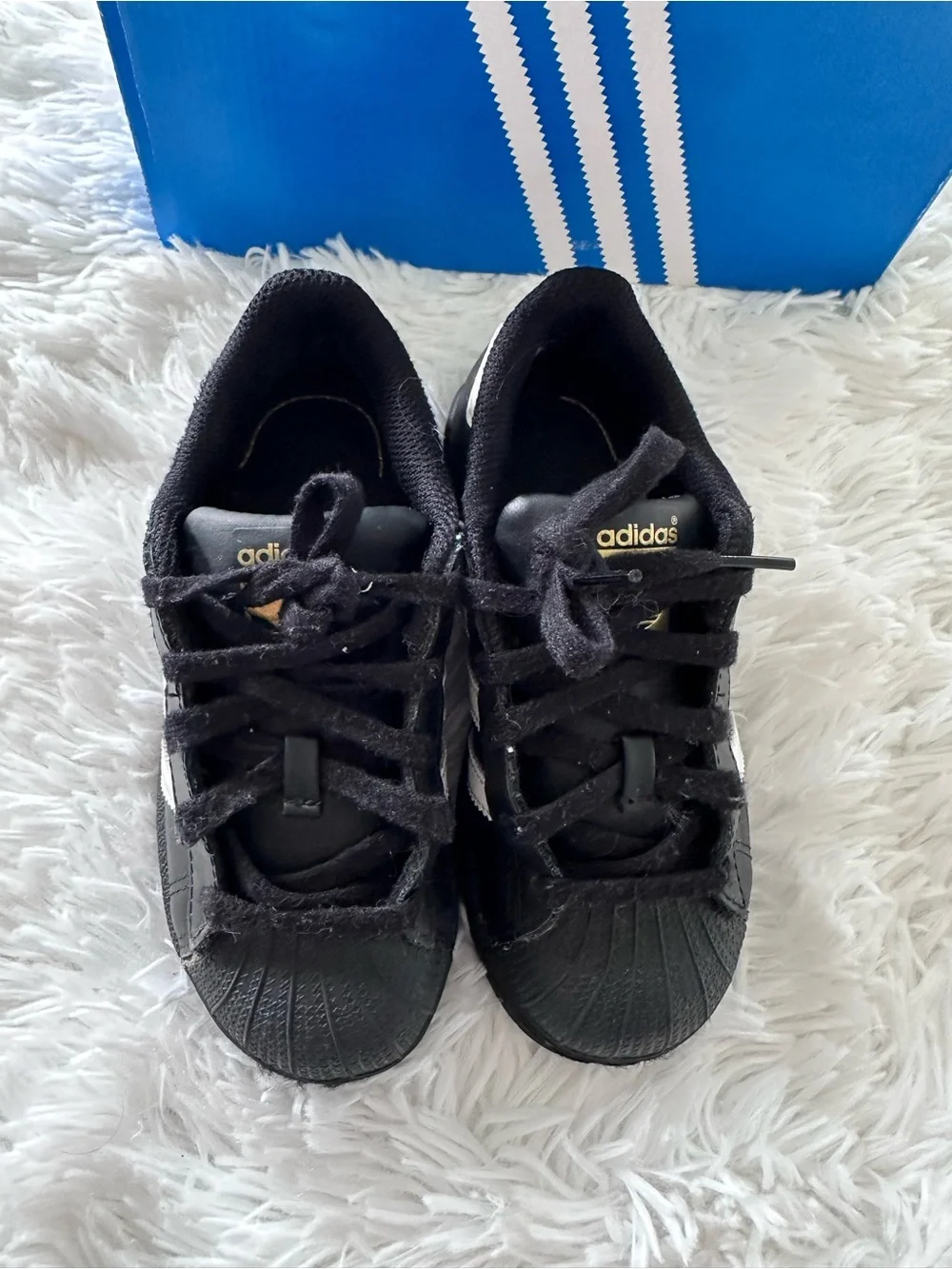 adidas Originals Kids Black and White Superstar Sneakers size 11K